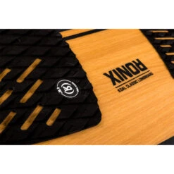 Ronix Koal Classic Longboard Wakesurfer - Matt Black/Redwood 14 Ronix Koal Classic Longboard Wakesurfer - Matt Black/Redwood -Sports Gear Store 2023 RONIX WAKESURFER KOAL CLASSIC LONGBOARD TOP INSET 2
